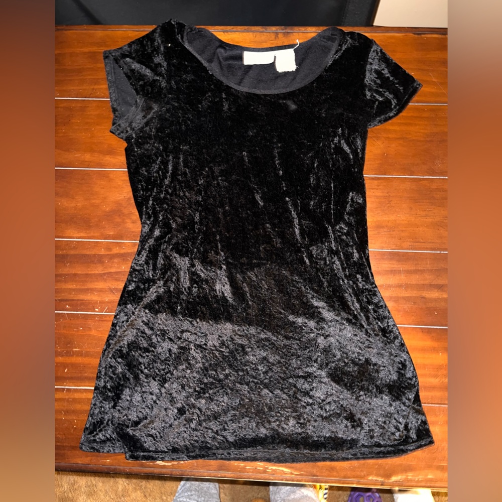 Vintage velvet black vassarette dress size 2. Worn a few times but like new!